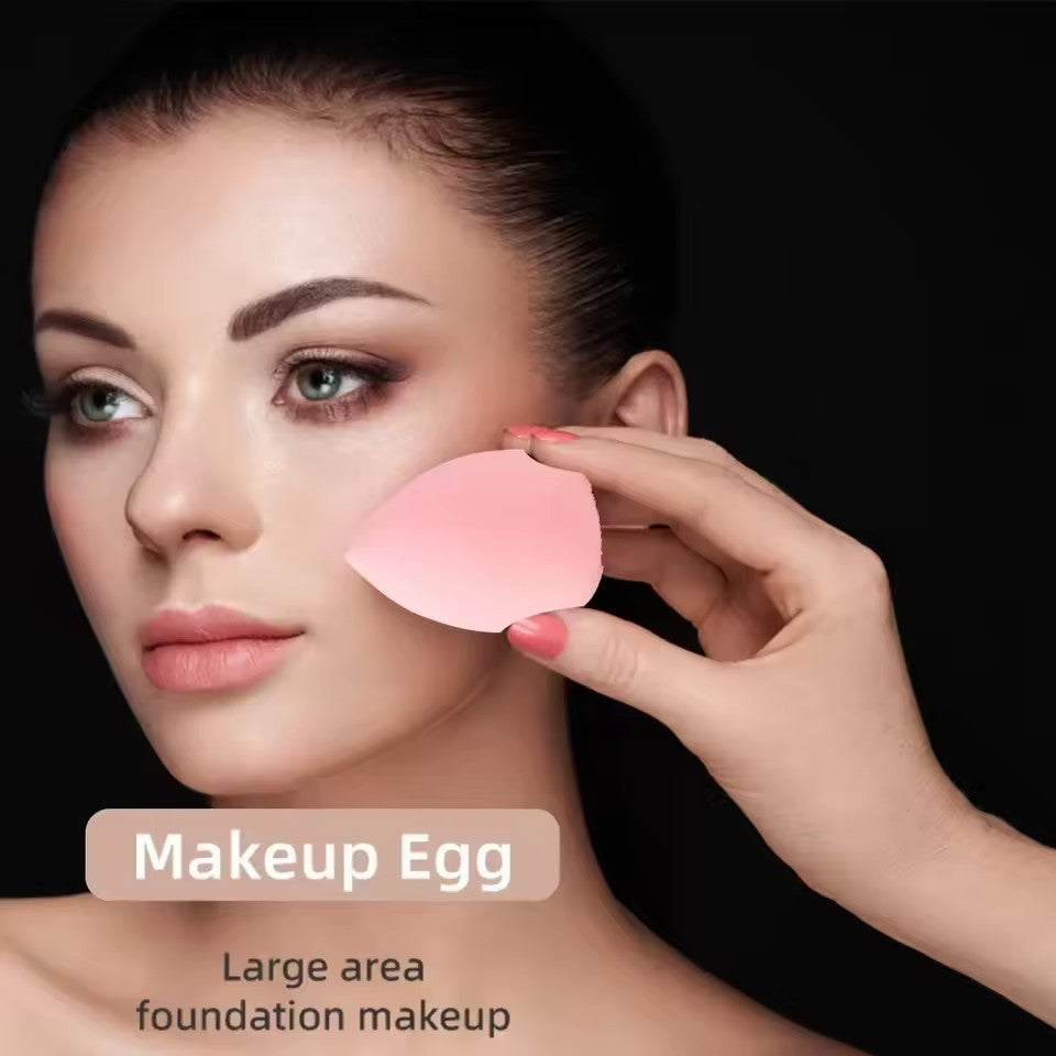 A set of 13 professional makeup brushes out of 33, including accessories, suitable for combination skin