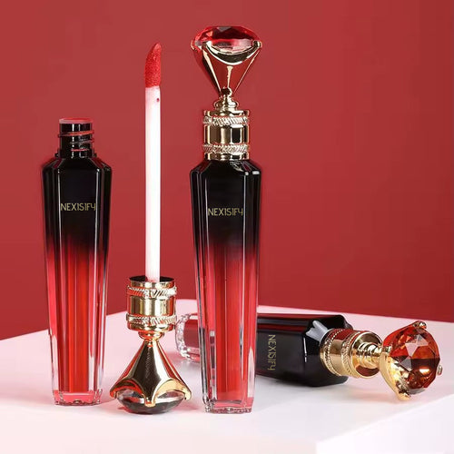 Long-lasting moisturizing waterproof lip gloss that does not fade or transfer